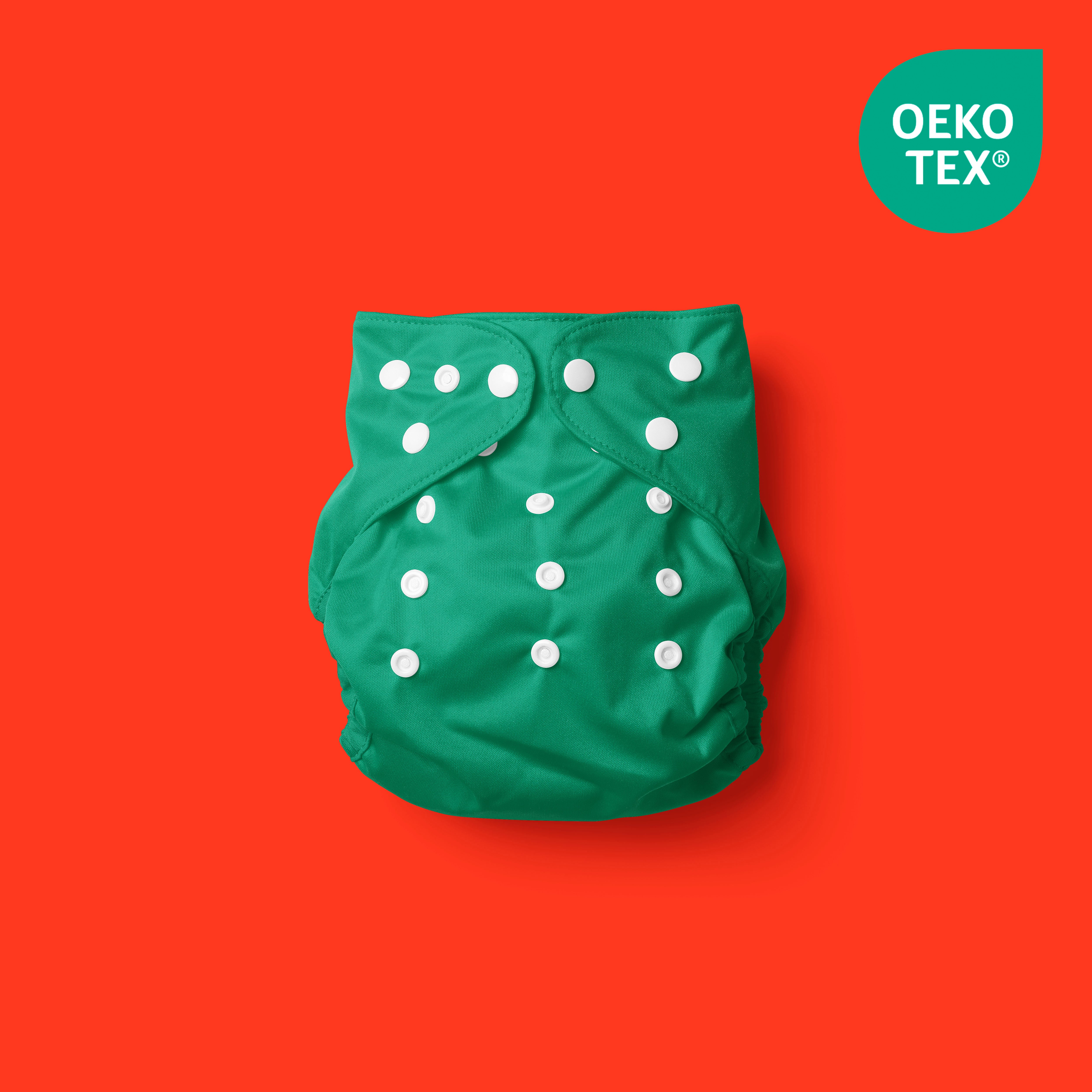 Tu greener Poo - pañal ecológico de color verde con motivos blancos y fondo rojo