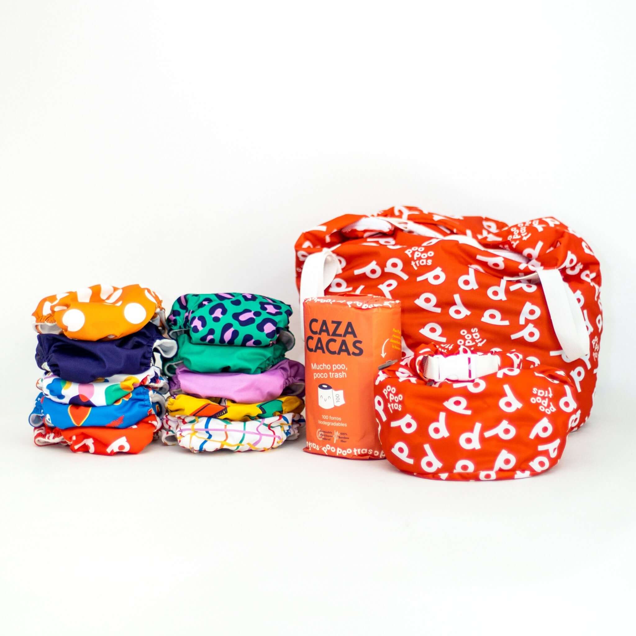 Pack de pañales de tela todo en uno - Poo expert Pack : un set completo con los pañales reutilizables, las bolsas y Caza cacas - en fondo blanco